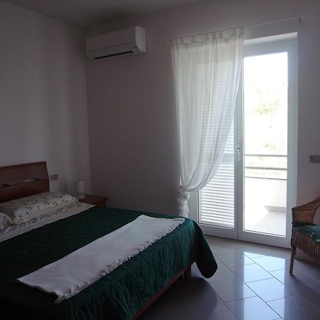 Ferienwohnung La Zucca A Pois Formia Zimmer foto